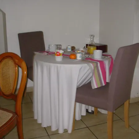 D'hote Castelnaua Couette-café Macaye